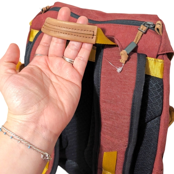 Eddie Bauer Backpack Bygone 25L Hiking Outdoors Multiple Pockets Red Yellow - Picture 9 of 11